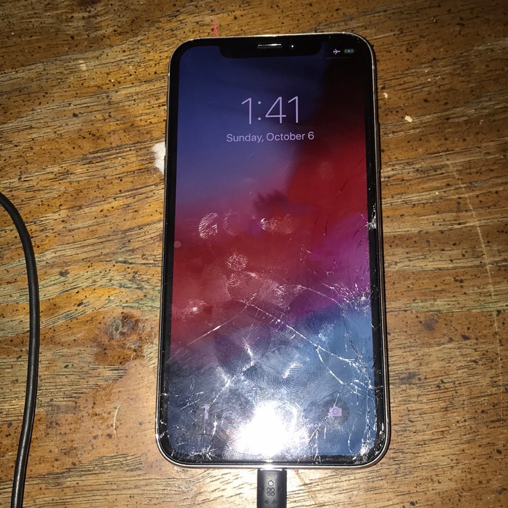 IPhone XS screen broken and digitizer